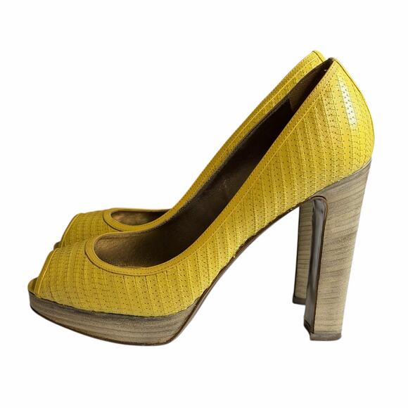 Valentino Garavani Antique Yellow Leather Platform Heels Size 38 - Picture 7 of 16